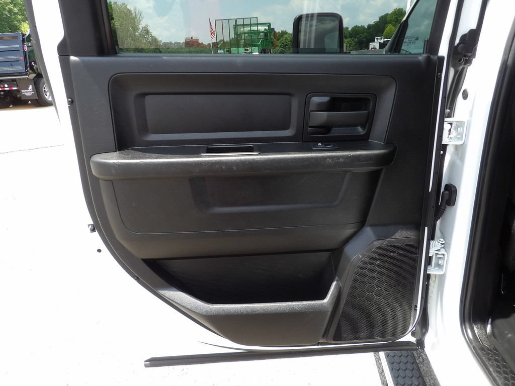 Used 2024 RAM 5500 Tradesman w/ Chrome Appearance Group AWD/4WD image 29