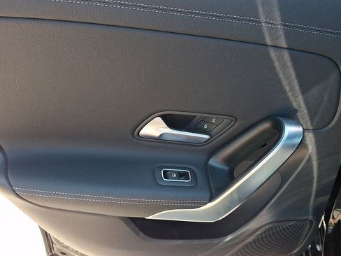 Used 2025 Mercedes-Benz CLA 250 4MATIC image 19