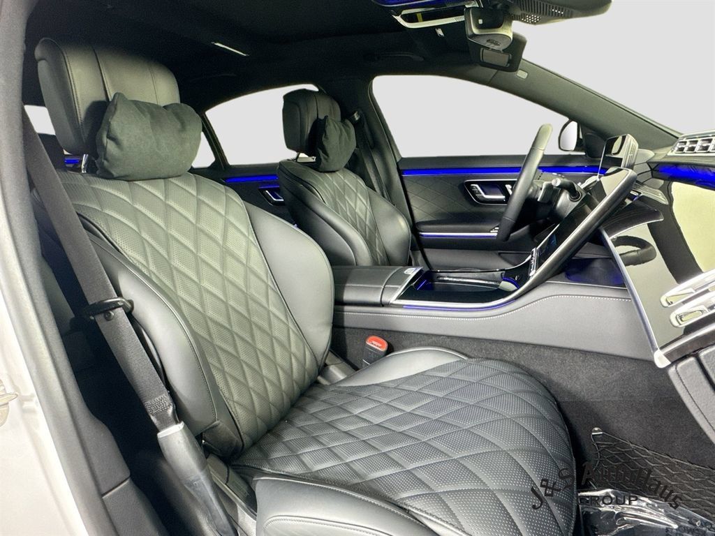 Used 2025 Mercedes-Benz S 580 4MATIC Sedan w/ AMG Line Package image 36