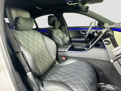 Used 2025 Mercedes-Benz S 580 4MATIC Sedan w/ AMG Line Package image 36