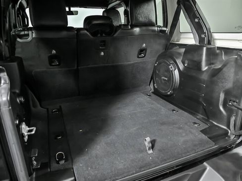 Used 2019 Jeep Wrangler Unlimited Sahara image 13