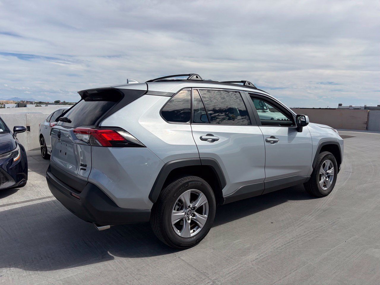 Used 2025 Toyota RAV4 XLE AWD/4WD image 2