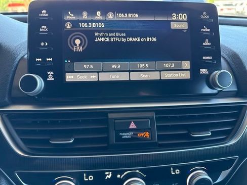 Used 2018 Honda Accord Sport image 4