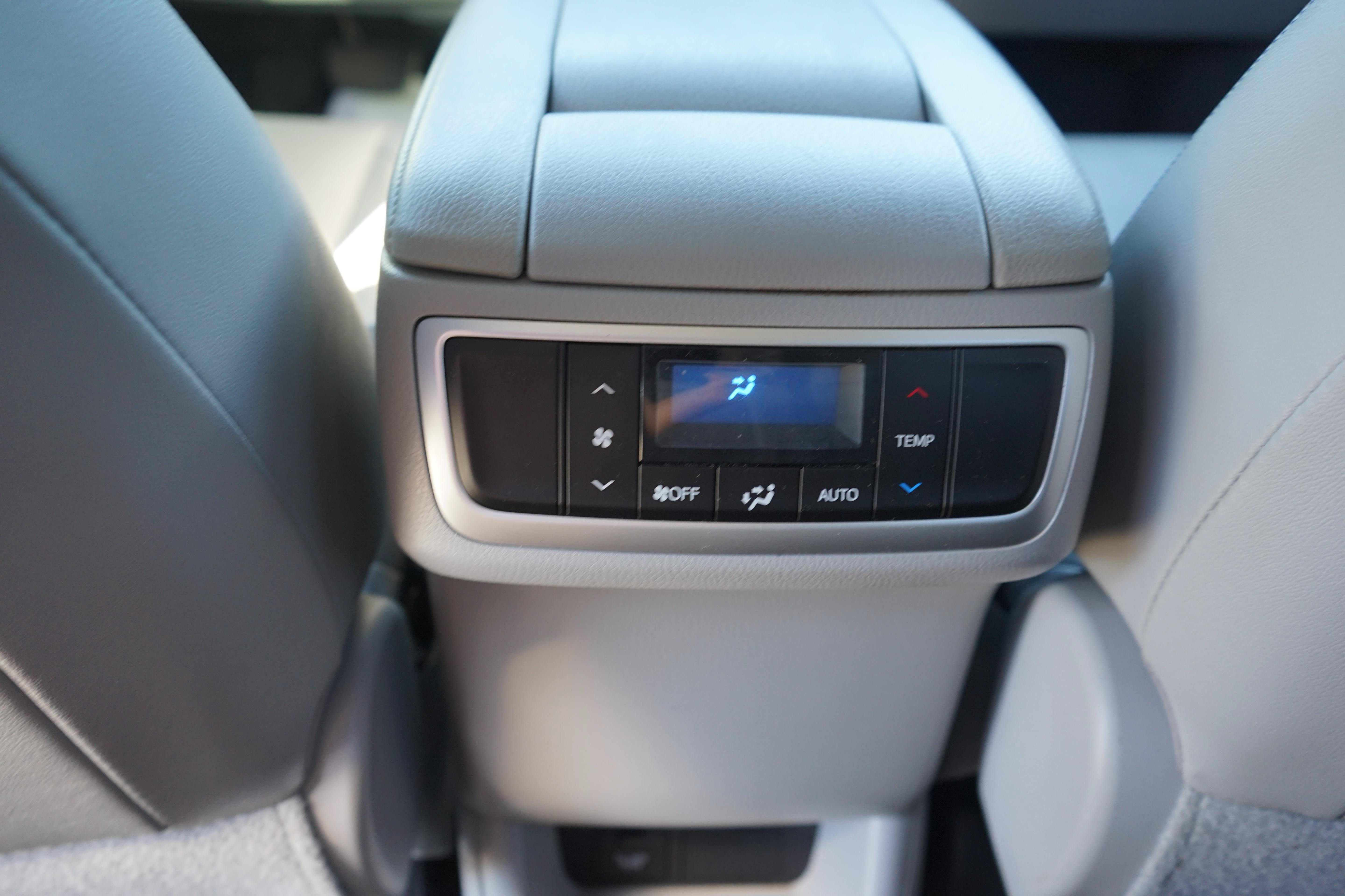 Used 2019 Toyota Highlander Limited FWD image 20