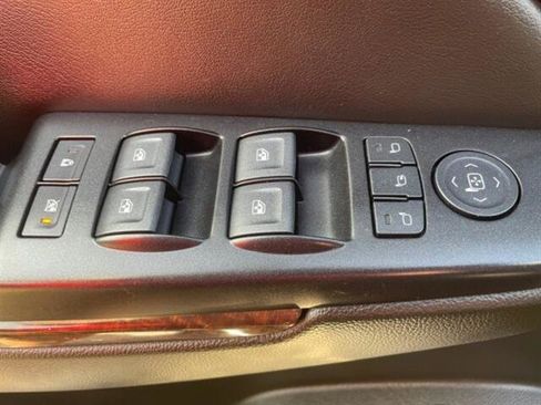 Used 2018 GMC Yukon XL SLT w/ Premium Edition image 21