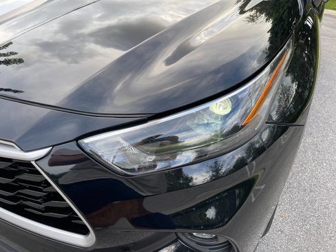 Used 2022 Toyota Highlander XLE image 6