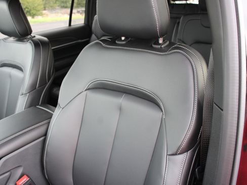 New 2025 Jeep Grand Cherokee L Limited w/ Black Appearance Package image 4