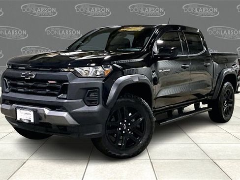 Certified 2024 Chevrolet Colorado Trail Boss w/ Technology Package image 3