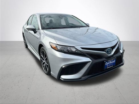 Used 2023 Toyota Camry SE FWD image 5
