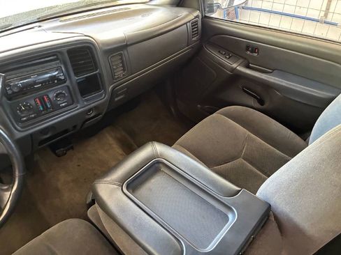 Used 2005 Chevrolet Silverado 2500 LS w/ Skid Plate Package image 19