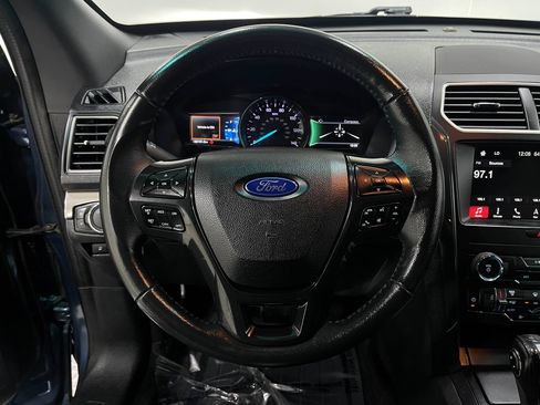 Used 2018 Ford Explorer XLT w/ Equipment Group 201A AWD/4WD image 21