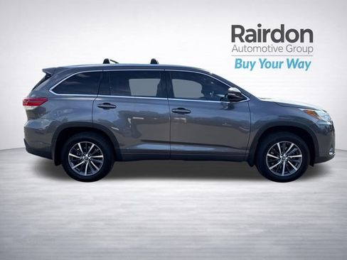 Used 2018 Toyota Highlander XLE AWD/4WD image 8
