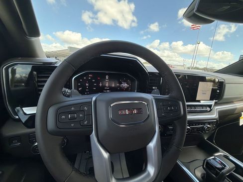 New 2026 GMC Sierra 1500 SLT w/ SLT Premium Package AWD/4WD image 18
