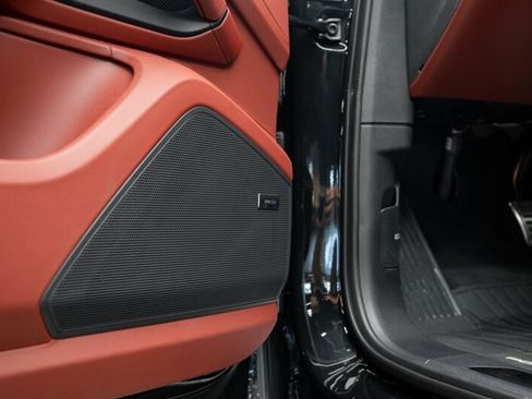 Used 2025 Porsche Cayenne S image 28