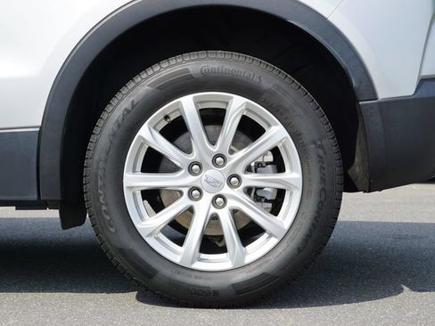 Used 2022 Cadillac XT4 Luxury w/ Cold Weather Package FWD image 13