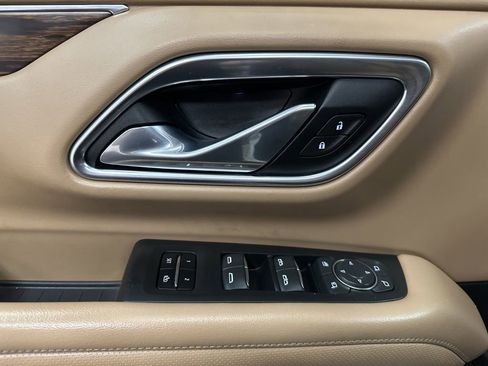 Used 2021 Chevrolet Suburban Premier w/ Premium Package image 17