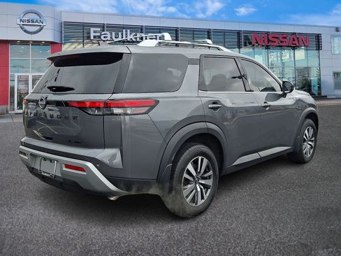 Certified 2025 Nissan Pathfinder SL w/ Black Appearance Package AWD/4WD image 6
