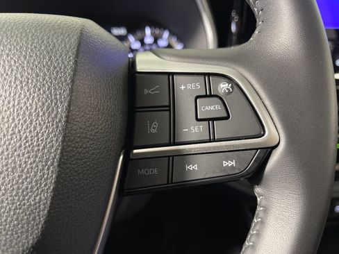 Certified 2024 Toyota Highlander XLE FWD image 27