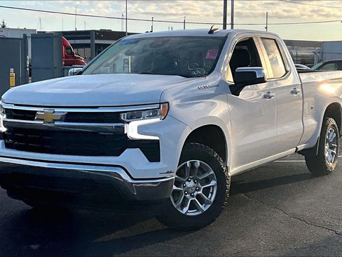 Used 2023 Chevrolet Silverado 1500 LT AWD/4WD image 8