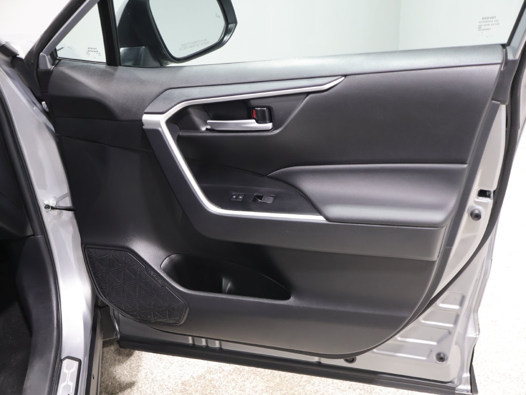 Used 2025 Toyota RAV4 XLE AWD/4WD image 23