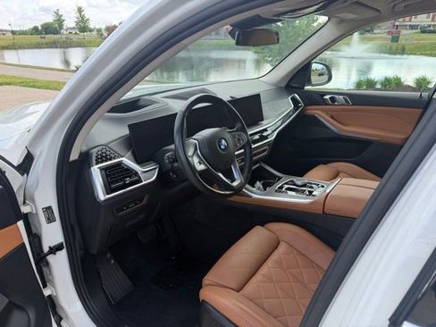 Used 2024 BMW X7 xDrive40i w/ Premium Package AWD/4WD image 11