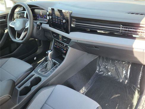 New 2025 Volkswagen Jetta SE image 13