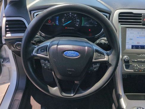 Used 2020 Ford Fusion SE FWD image 11