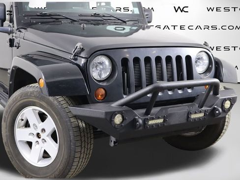 Used 2012 Jeep Wrangler Unlimited Sahara w/ Connectivity Group AWD/4WD image 39