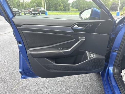 Used 2024 Volkswagen Jetta SE image 11