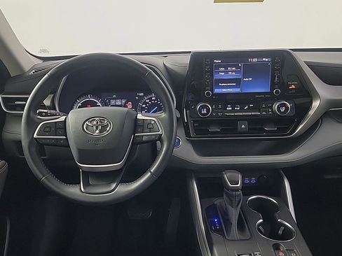Used 2022 Toyota Highlander XLE AWD/4WD image 21