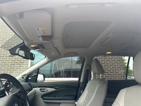 Used 2016 Honda Pilot Elite image 2
