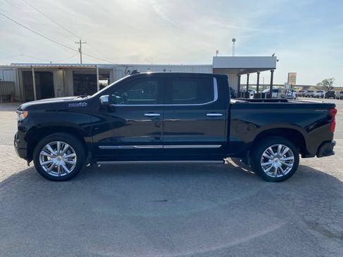 Used 2023 Chevrolet Silverado 1500 High Country w/ High Country Premium Package AWD/4WD image 3