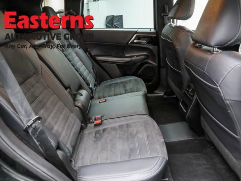 Used 2023 Mitsubishi Outlander SE image 23
