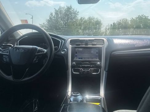 Used 2019 Ford Fusion SE FWD image 7