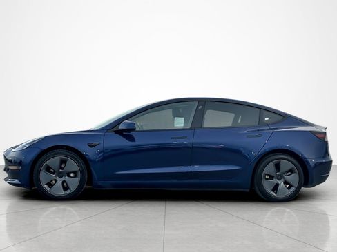 Used 2018 Tesla Model 3 Mid Range image 2