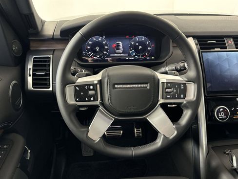 Certified 2025 Land Rover Discovery Dynamic SE image 12