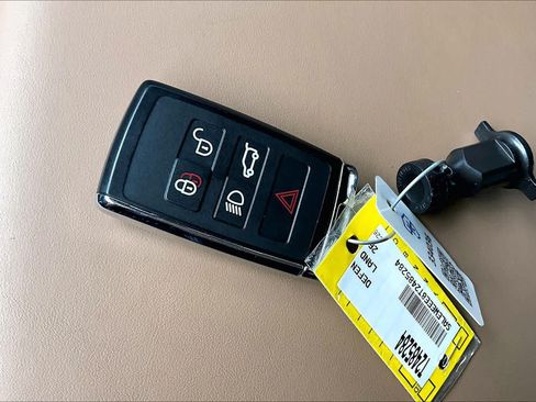 Used 2026 Land Rover Defender 110 V8 AWD/4WD image 27