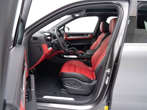New 2026 Porsche Cayenne S image 17