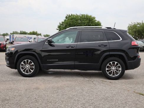 Used 2019 Jeep Cherokee Latitude Plus w/ Cold Weather Group AWD/4WD image 8
