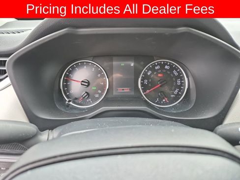 Used 2022 Toyota RAV4 XLE FWD image 3