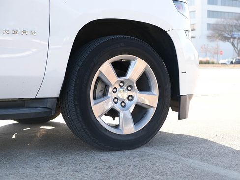 Used 2016 Chevrolet Suburban LT image 8