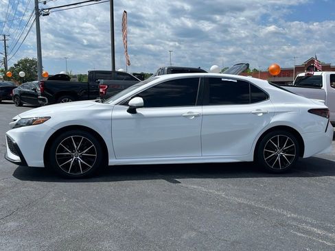 Used 2021 Toyota Camry SE FWD image 4