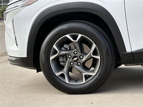 Used 2024 Chevrolet Trax LT w/ Driver Confidence Package image 10
