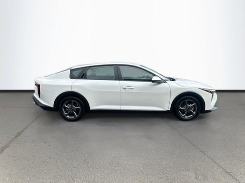 New 2025 Kia K4 LXS image 8