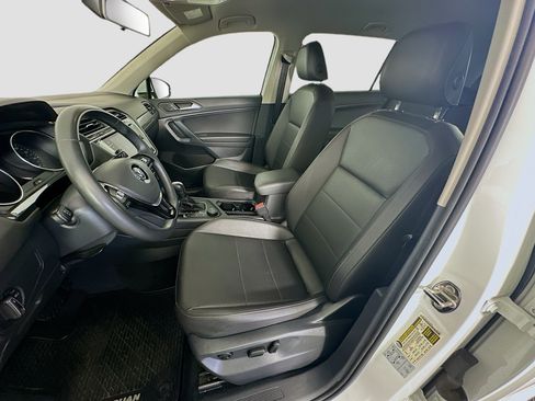 Used 2020 Volkswagen Tiguan SE AWD/4WD image 13