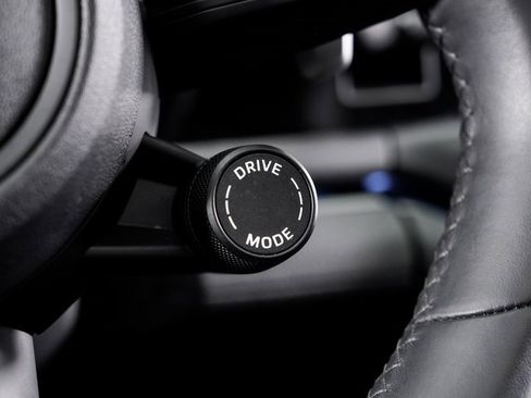 Used 2025 Porsche Panamera 4 image 16