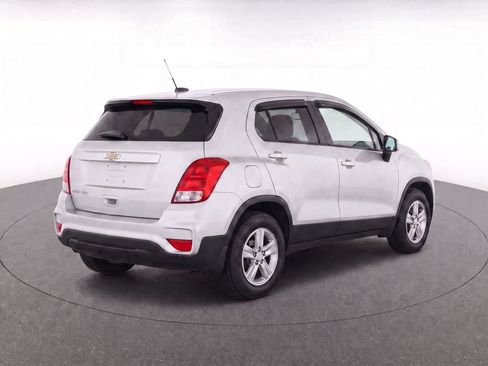 Used 2022 Chevrolet Trax LS w/ Tint and Cruise Package AWD/4WD image 6