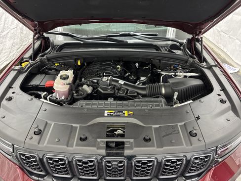 Used 2025 Jeep Grand Cherokee Summit AWD/4WD image 8