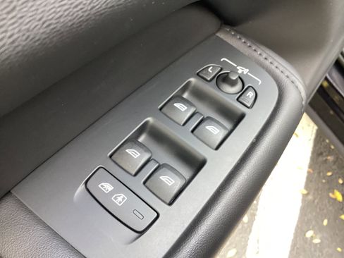 Certified 2023 Volvo XC60 B5 Plus w/ Climate Package image 15