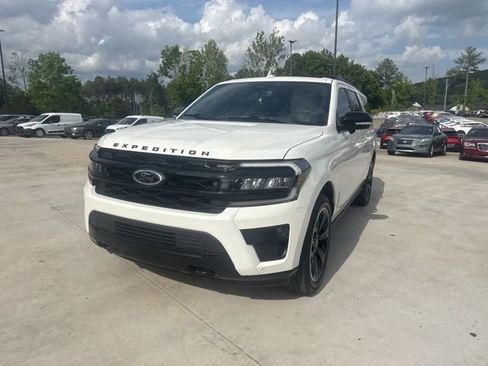 Used 2023 Ford Expedition Max Limited AWD/4WD image 2